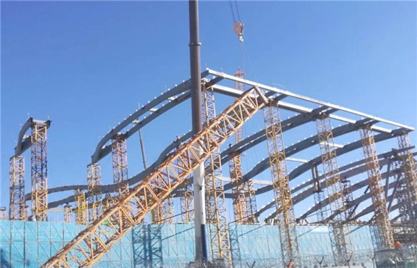 榆林榆阳机场二期扩建工程游客航站楼钢结构工程顺遂合龙