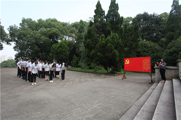 2003网站太阳集团钢构：重走红军路 铭刻历史磨砺党性