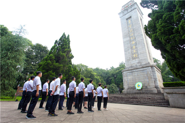 2003网站太阳集团钢构：重走红军路 铭刻历史磨砺党性