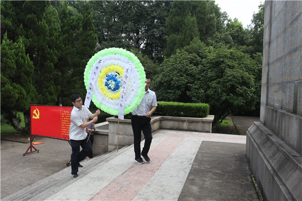 2003网站太阳集团钢构：重走红军路 铭刻历史磨砺党性