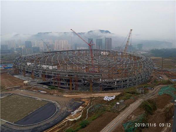 巴中“鸟巢”钢结构网壳吊装乐成