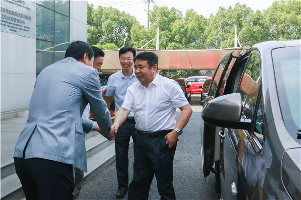 产刷新行时丨省总工会党组成员、副主席张兆都莅临2003网站太阳集团钢构集团调研