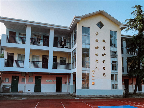 转达希望 用敬重航丨偏向阳董事长荣膺“浙江希望工程30周年突出孝顺者”