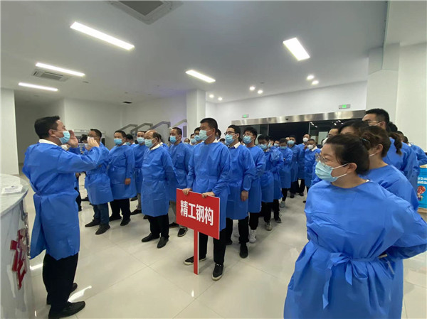 “谁说站在光里的才算英雄”